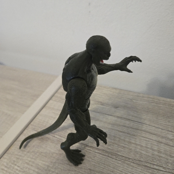 AMAZING SPIDER-MAN REPTILE MARVEL FIGURE MOSC 4" HASBRO 2011 RARE - Picture 4 of 5